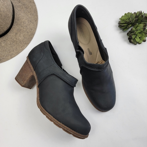 CLARKS Collection Sashlin Aleta Booties - Picture 12 of 15